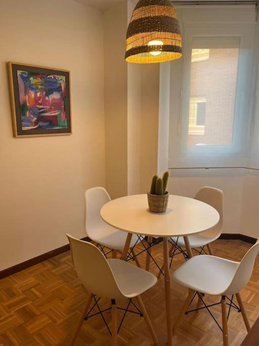 Acogedor Y Soleado Apartamento Recien Amueblado En Gijon Luaran gambar